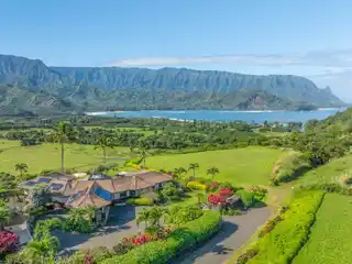 Elegance with Functionality Atop Hanalei Ridge