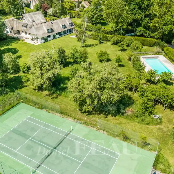 LUXURIOUS ESTATE WITH GUEST HOUSE & POOL