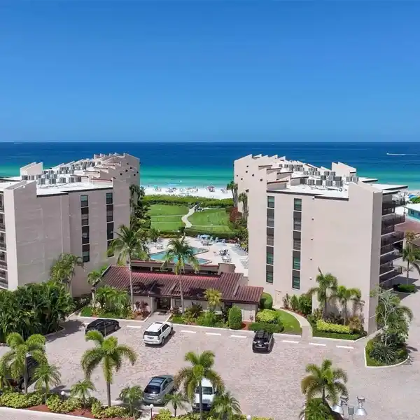 COZY TWO BEDROOM BEACHSIDE HOME IN SIESTA BREAKERS