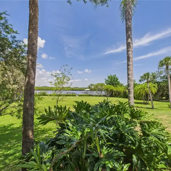 GORGEOUS RIVERFRONT HOME ON THE SEBASTIAN RIVER