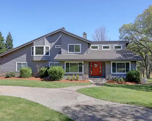 THE PERFECT BLEND OF ELEGANCE AND COMFORT