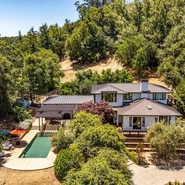 EXQUISITE LUXURY ESTATE IN A COUNTRYSIDE SETTING