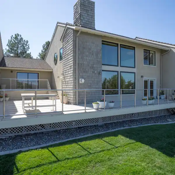 ELEGANT AND PEACEFUL RESIDENCE IN EXCLUSIVE LAKERIDGE SHORES CHATAUX