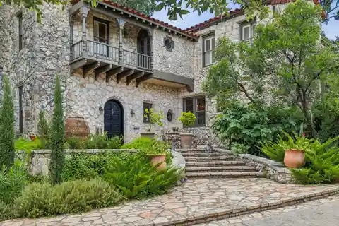Enduring Charm and Distinction in the Heart of Olmos Park