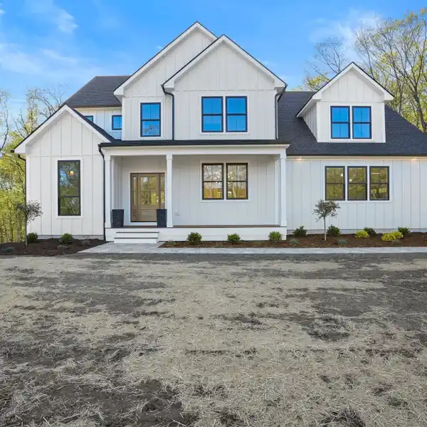 MODERN FARMHOUSE WITH HIGH-END FINISHES