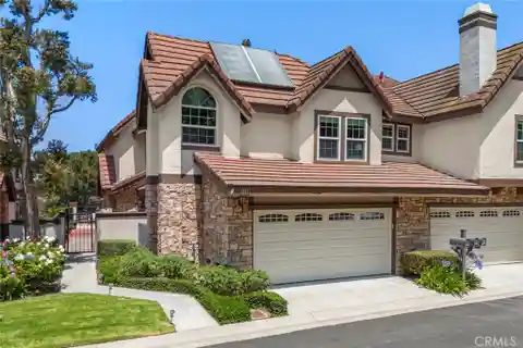 Newly Remodeled End-unit Townhome