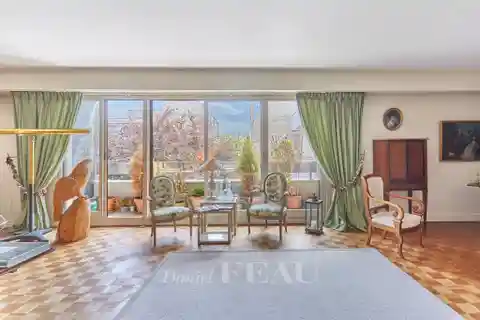 Garden-View Apartment in a Luxurious Newer Building