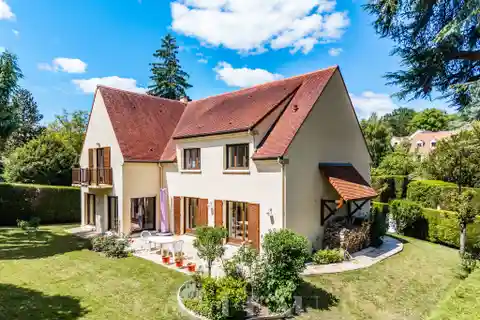 Family-Friendly Retreat Close to Village Amenities