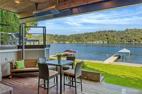 Unique Waterfront Retreat on Lake Sammamish