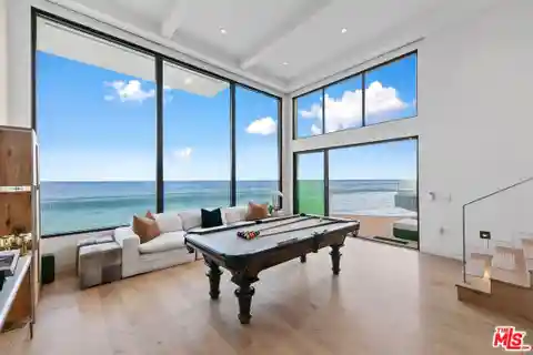 Prestigious Malibu Road Property