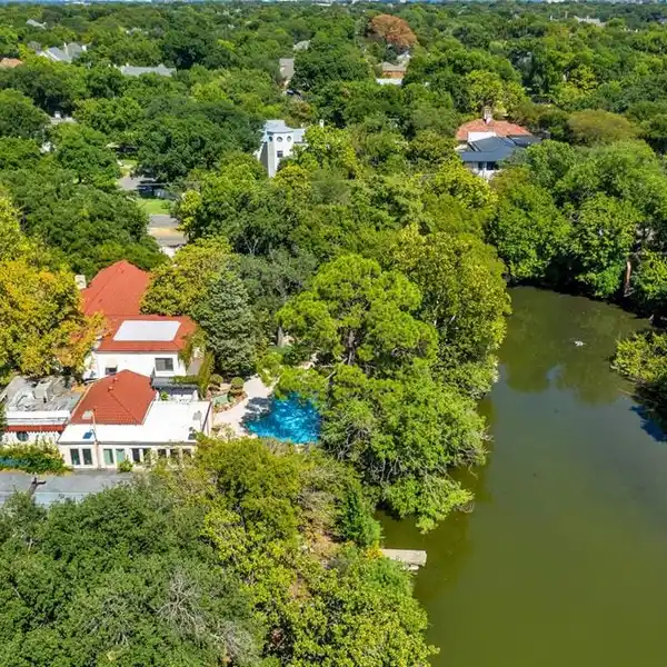 PRIME PROPERTY IN PRESTIGIOUS PRESTON HOLLOW