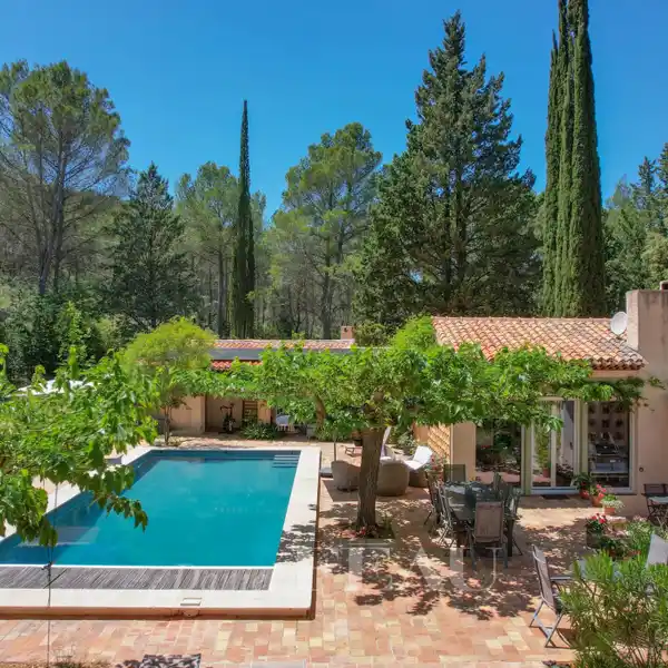 PEACEFUL LUXURY PROPERTY AT THE FOOT OF SAINTE VICTOIRE MOUNTAIN