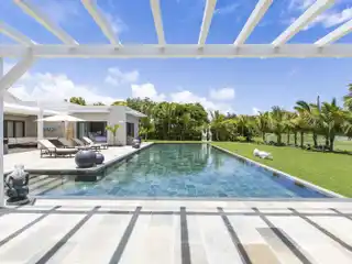 Golfside Villa with Infinity Pool Elegance