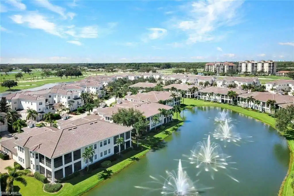 Stunning Penthouse End Unit at Avellino Isles in Vineyards