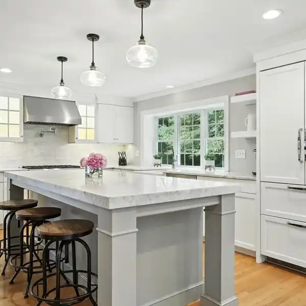 BEAUTIFUL SALT BOX COLONIAL