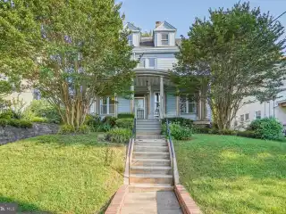 Spacious Classic Home in Beautiful Brookland