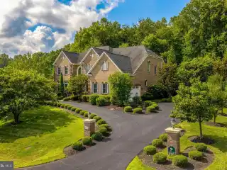 Stunning Custom Estate Home in Vienna