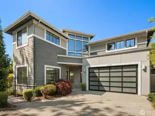 Pacific Northwest Contemporary Home in Everest