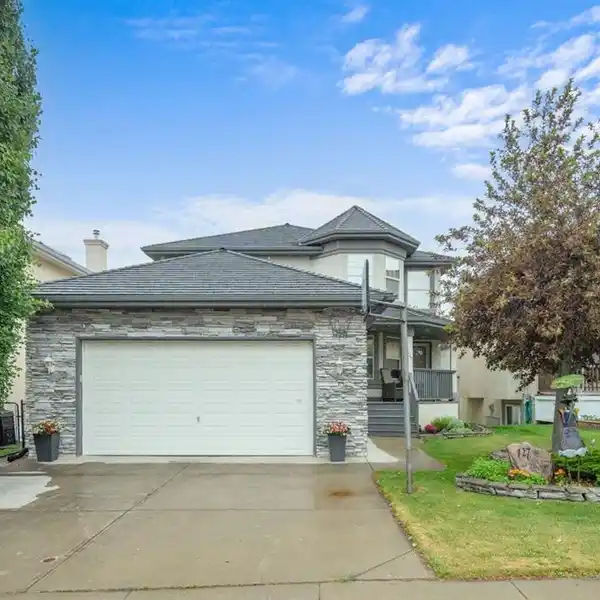 BEAUTIFULLY DESIGNED HOME IN A PRESTIGIOUS LOCATION