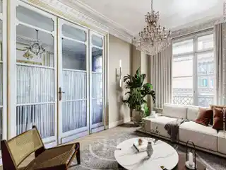 Finely Detailed Apartment in Convenient Location