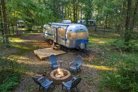 Fully Remodeled Resort-Style Retreat Perfect for Groups & Weddings