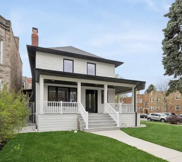 MODERN COMFORTS AND HISTORIC NEIGHBORHOOD APPEAL
