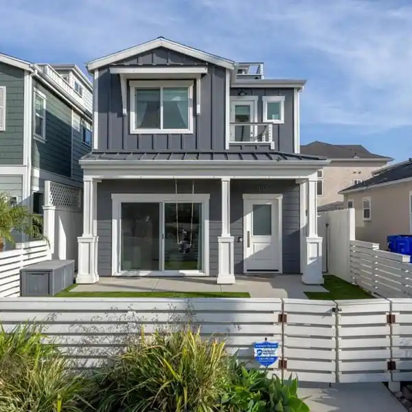 LUXURY HOME FOR MODERN COASTAL LIVING