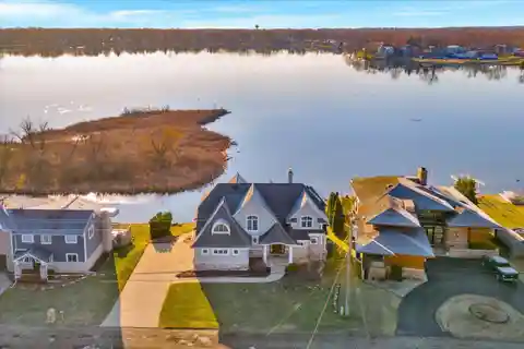 Spectacular Sylvan Lake Custom-built Nantucket Cape Cod