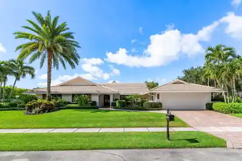 Beautifully Renovated Estate in Woodfield Hunt Club