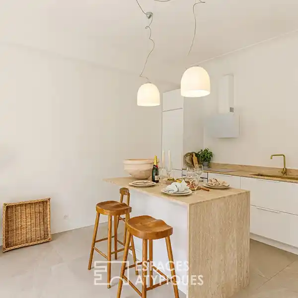 COMPLETELY RENOVATED APARTMENT WITH SEA VIEW
