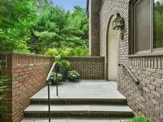 Elegant End Unit Townhouse in Canaan Close