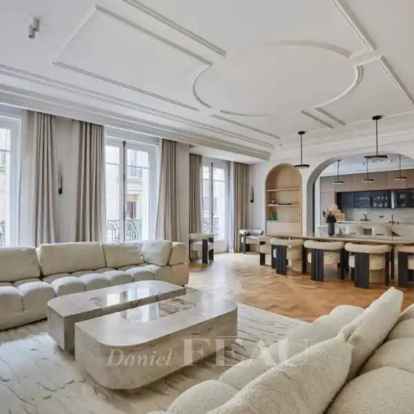 METICULOUSLY RENOVATED APARTMENT