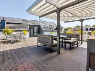 Bright and Modern Penthouse Maisonette Apartment with Roof Terrace