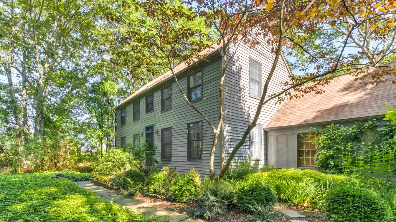 Beautiful Summer Home with  Lovely Gardens and Pool
