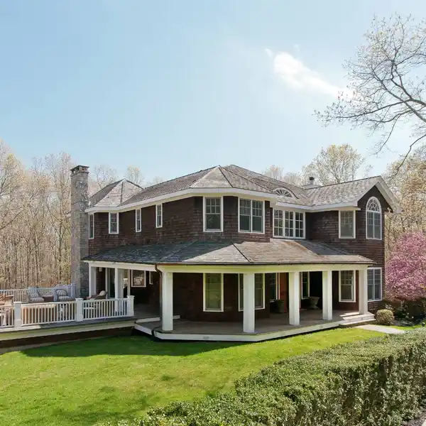 4.65-ACRE PRIVATE ESTATE FOR RENT