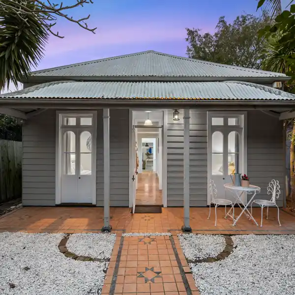 NEWLY REFRESHED HOME IN AN EXCEPTIONAL CUL-DE-SAC
