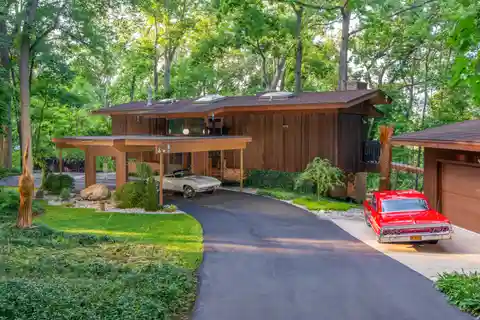 Striking Mid-century Modern Home