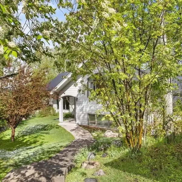 MOUNTAIN CHARM WITH PRIVACY AND FLEXIBILITY
