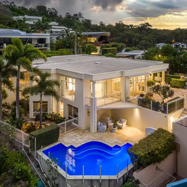 SPECTACULAR ARCHITECTURALLY DESIGNED HOME