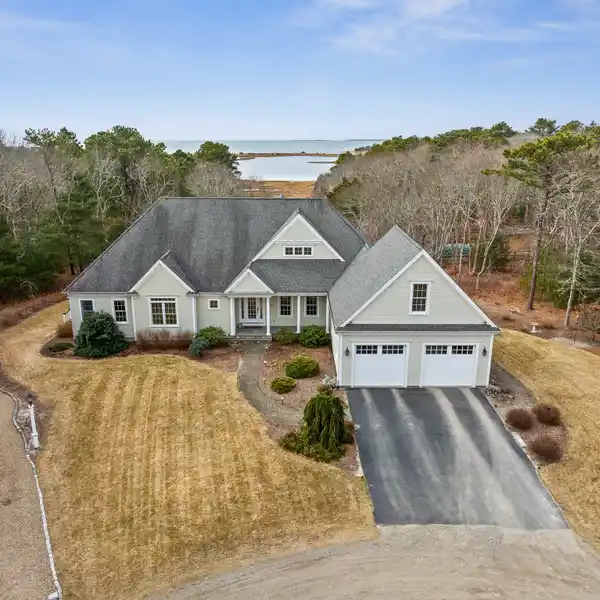 METICULOUSLY MAINTAINED CONTEMPORARY HOME