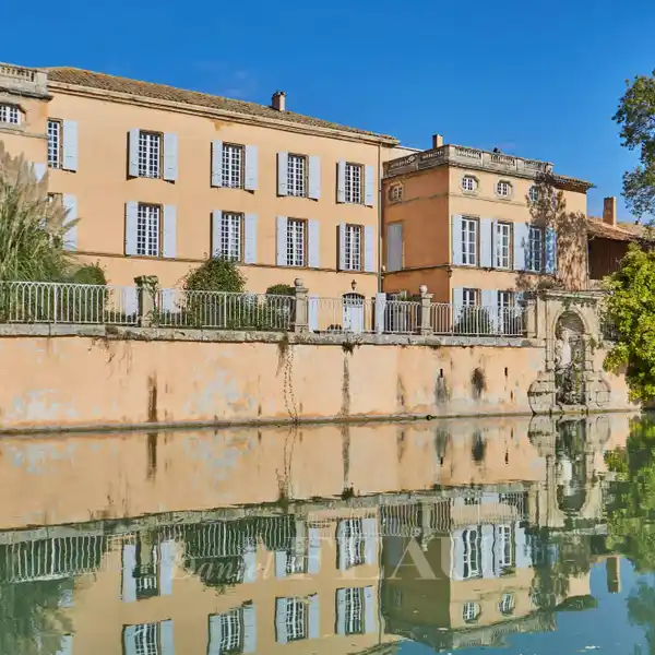 EXCEPTIONAL PROPERTY IN A PRIME LOCATION