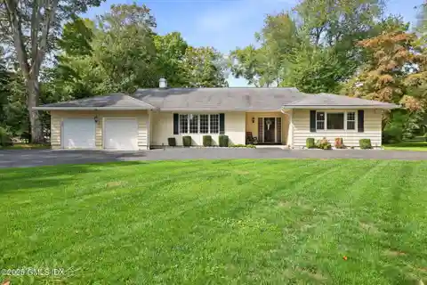 Inviting Ranch in a Great Location