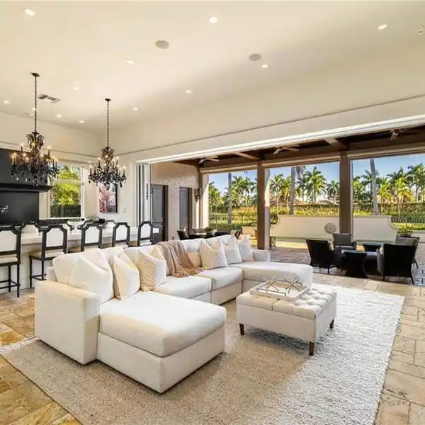 DREAM BEACH AND WATERFRONT RETREAT