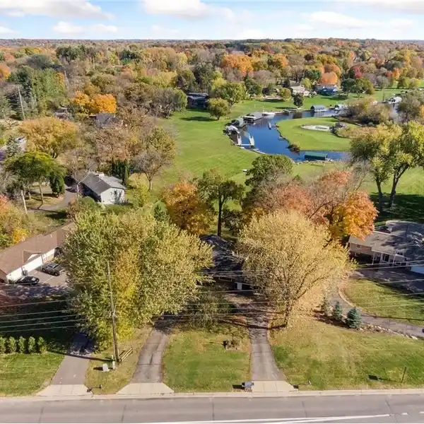 BEAUTIFUL HOME ON LAKE MINNETONKA