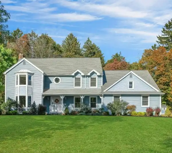 UPDATED HARTLEY ESTATES RESIDENCE WITH BONUS SPACES