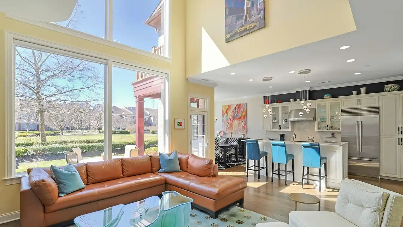 Rare Carriage House in Hudson Harbor