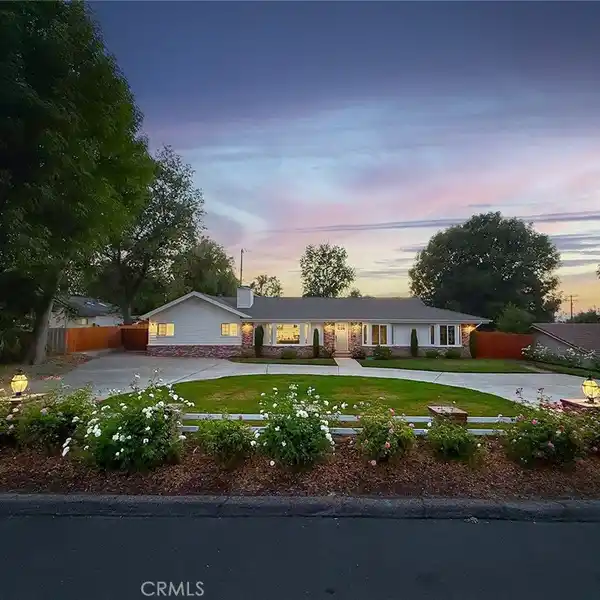 STUNNING SINGLE-STORY RESIDENCE IS A TRUE ENTERTAINER’S PARADISE