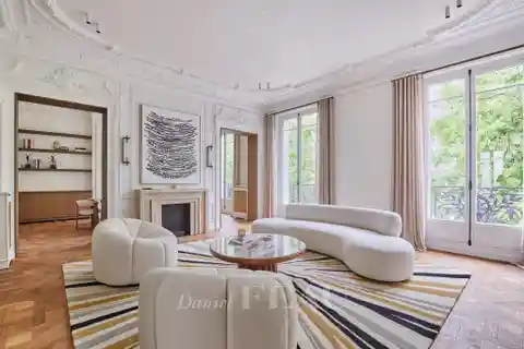 Luminous Luxury Apartment