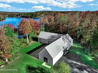 Bold Modern Lakefront Retreat
