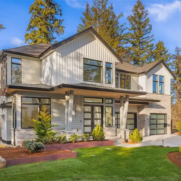 DESIGNER-CURATED NEW BUILD IN PRIME LOCATION